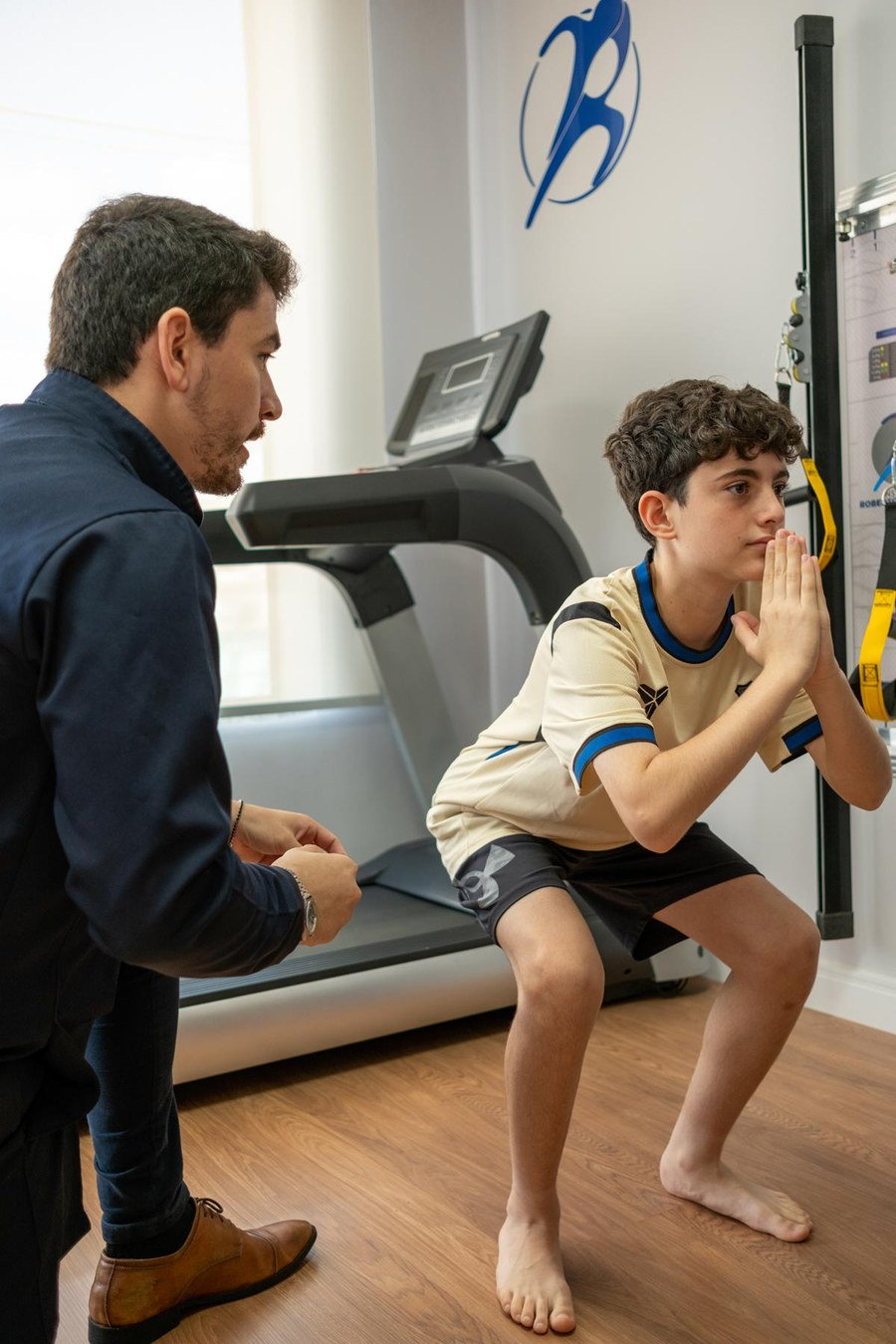 Treino de retorno ao movimento acompanhado por fisioterapeuta